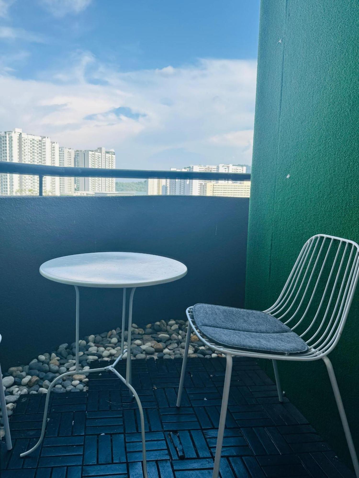 Century Bay Private Residences Sungai Dua Bukit Bagian luar foto