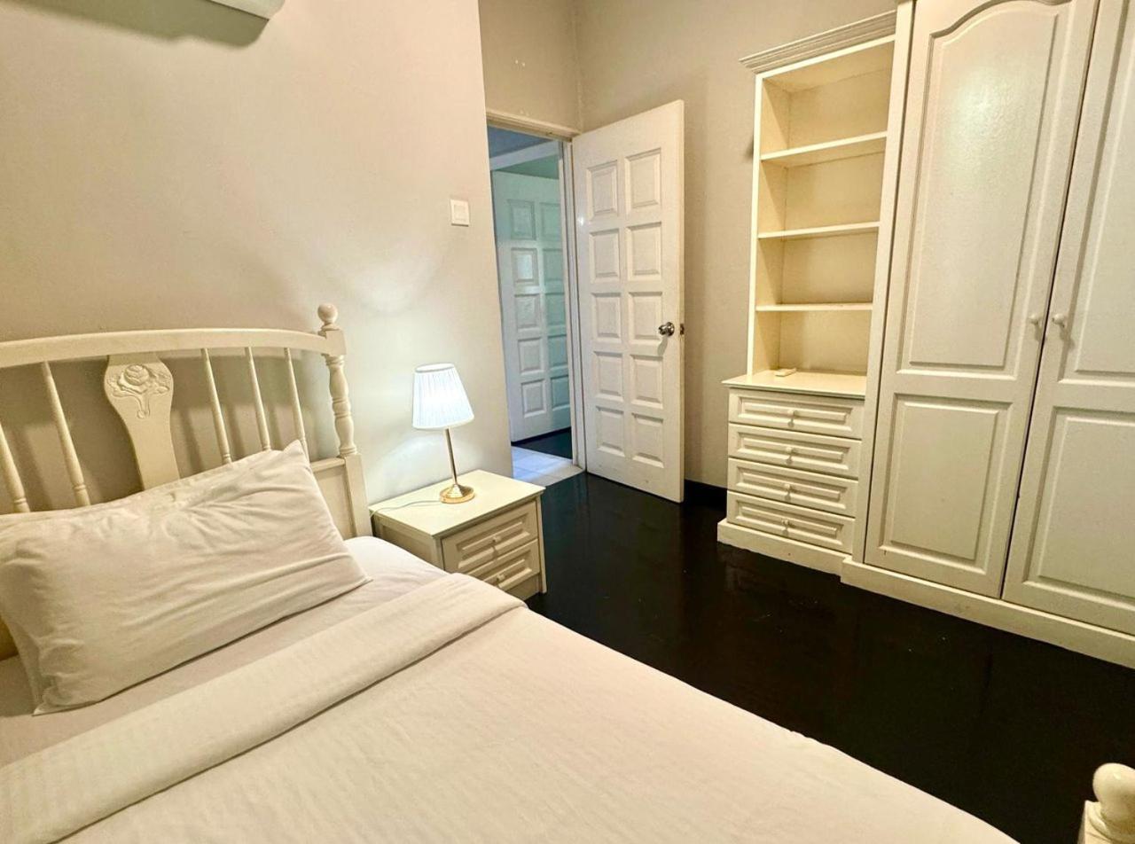 Century Bay Private Residences Sungai Dua Bukit Bagian luar foto