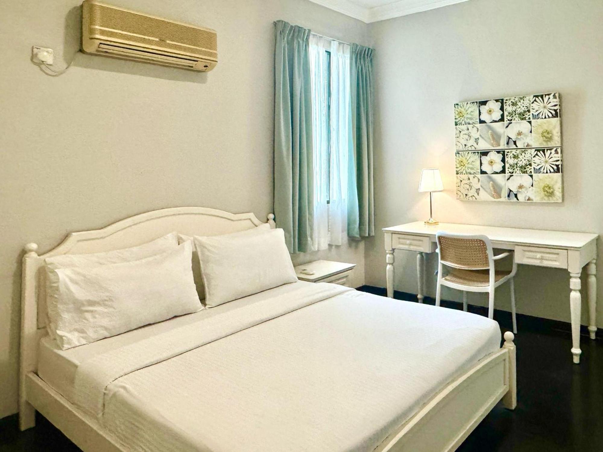 Century Bay Private Residences Sungai Dua Bukit Bagian luar foto