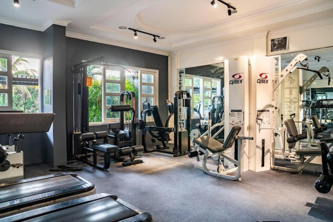Century Bay Private Residences Sungai Dua Bukit Bagian luar foto