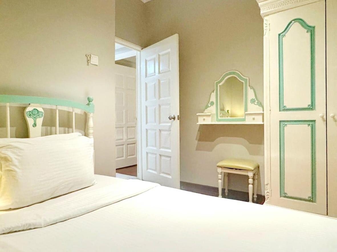 Century Bay Private Residences Sungai Dua Bukit Bagian luar foto