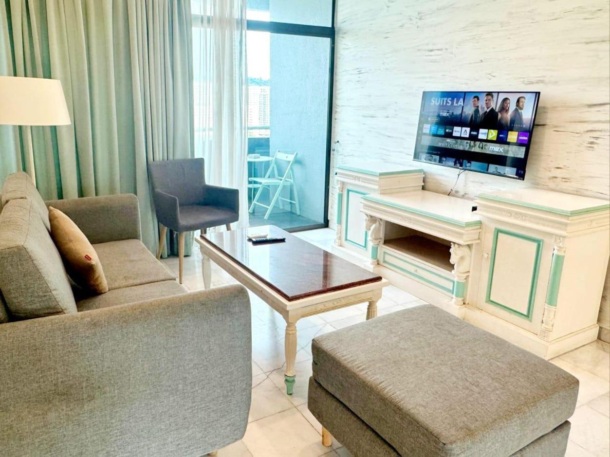 Century Bay Private Residences Sungai Dua Bukit Bagian luar foto