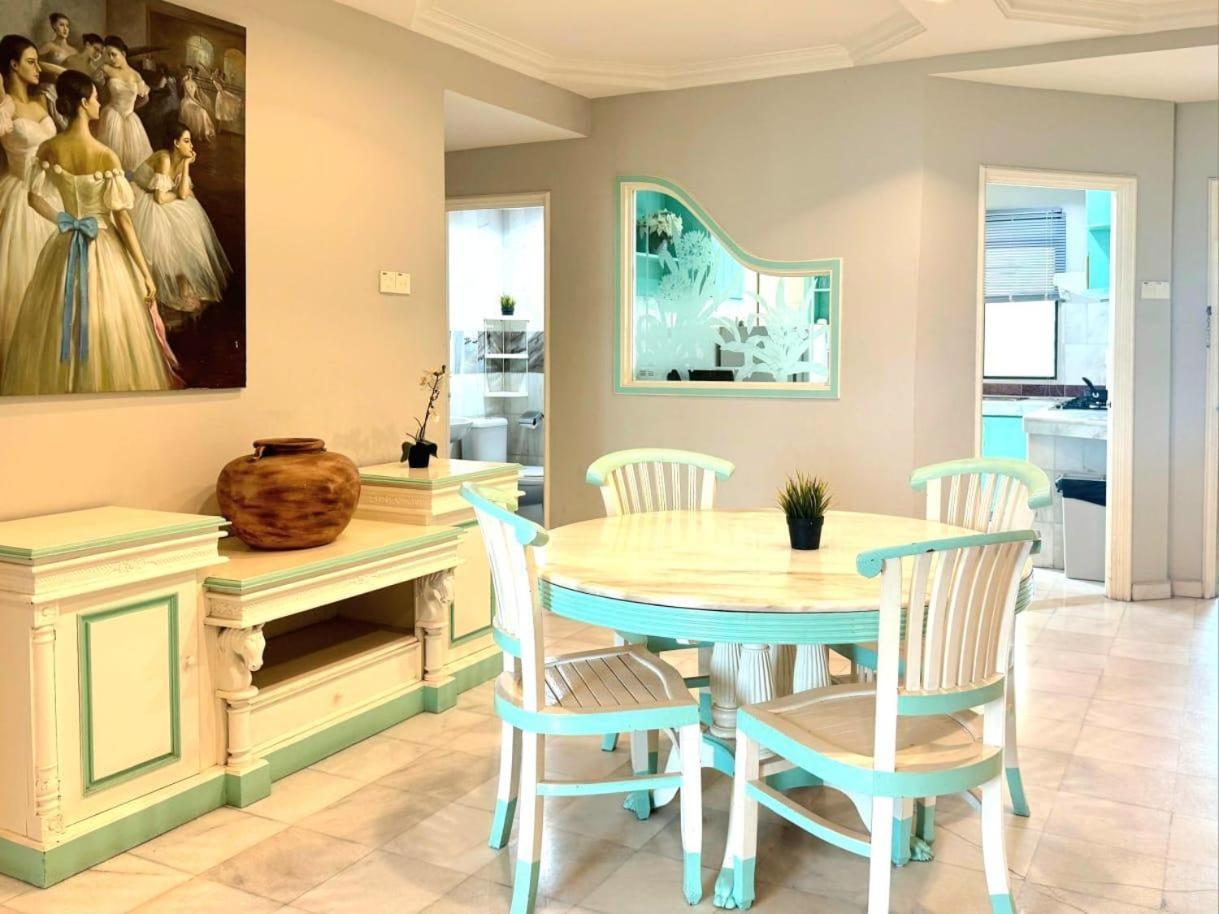 Century Bay Private Residences Sungai Dua Bukit Bagian luar foto