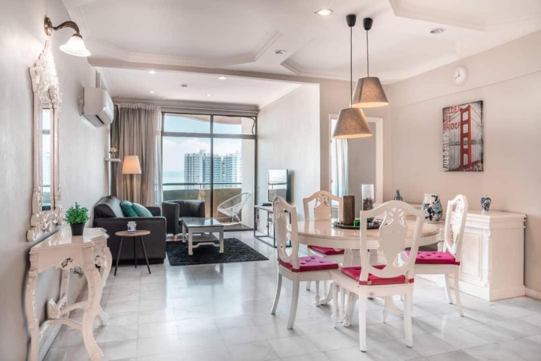Century Bay Private Residences Sungai Dua Bukit Bagian luar foto