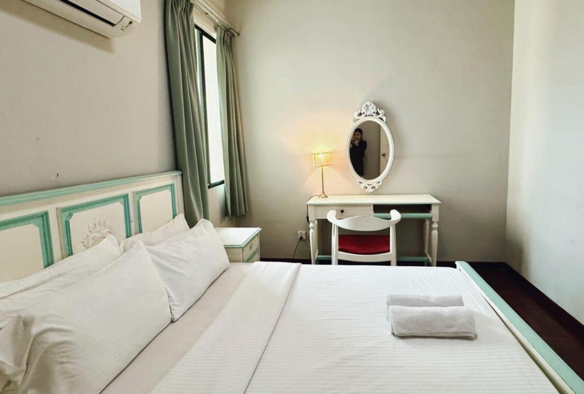 Century Bay Private Residences Sungai Dua Bukit Bagian luar foto
