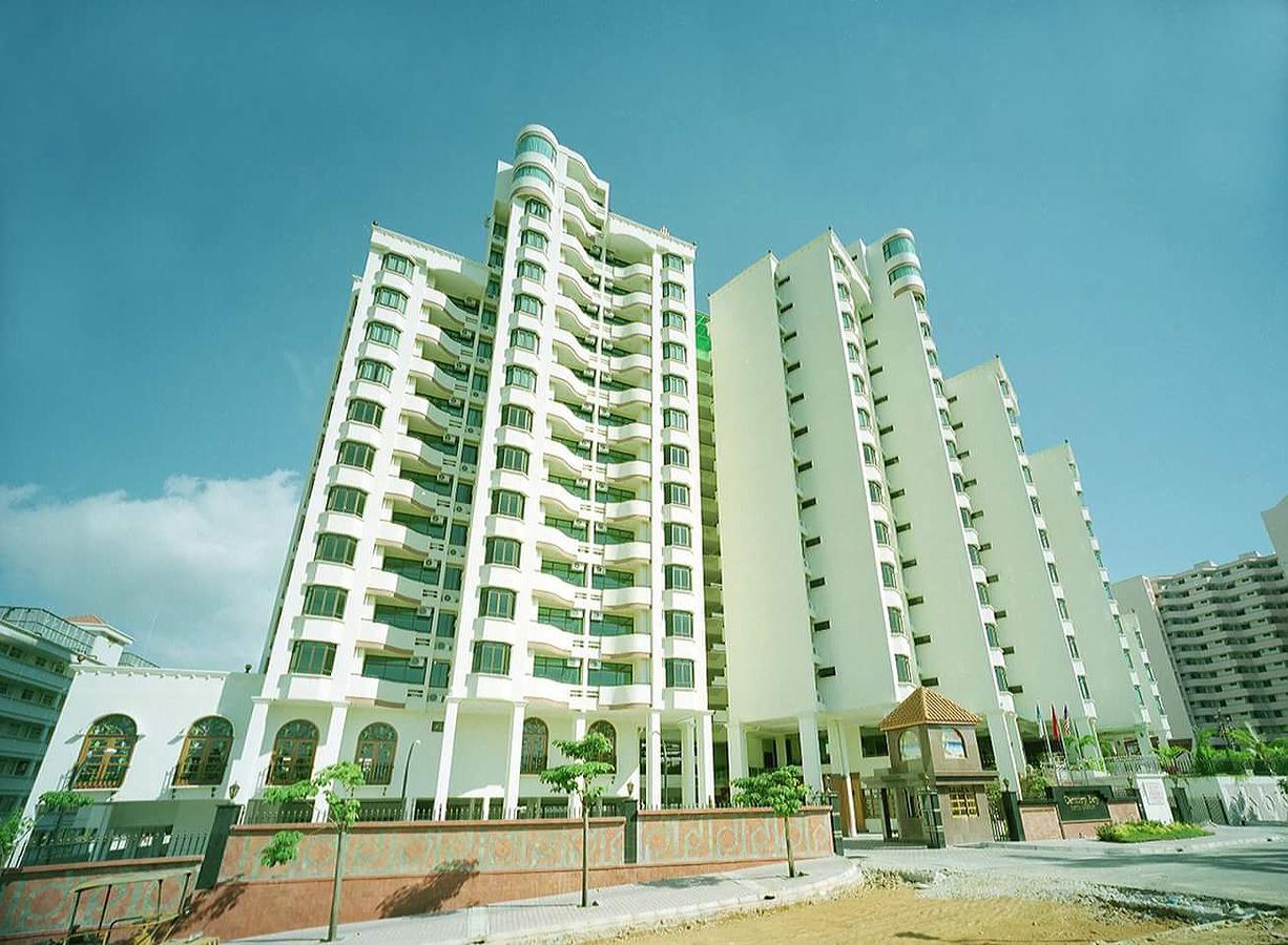 Century Bay Private Residences Sungai Dua Bukit Bagian luar foto